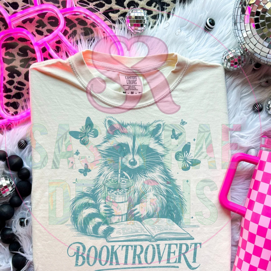 Booktrovert Tee